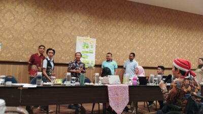 pegiat-disabilitas-8-kota-3-provinsi-nikmati-seafood-mak-isun-pantai-boom-marina