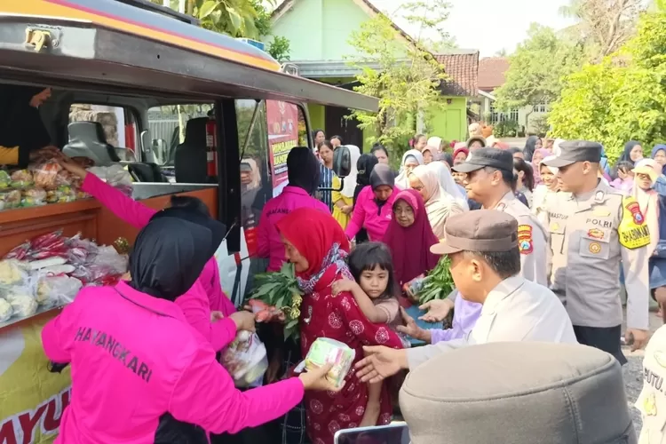 sat-binmas-polresta-banyuwangi-gelar-mayur-kamtibmas-di-desa-benculuk,-pererat-hubungan-polri-dan-warga