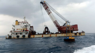 ksop-tanjung-wangi-sterilkan-area-tenggelamnya-kmp-tunu-pratama-jaya-dari-aktivitas-pelayaran-–-times-banyuwangi