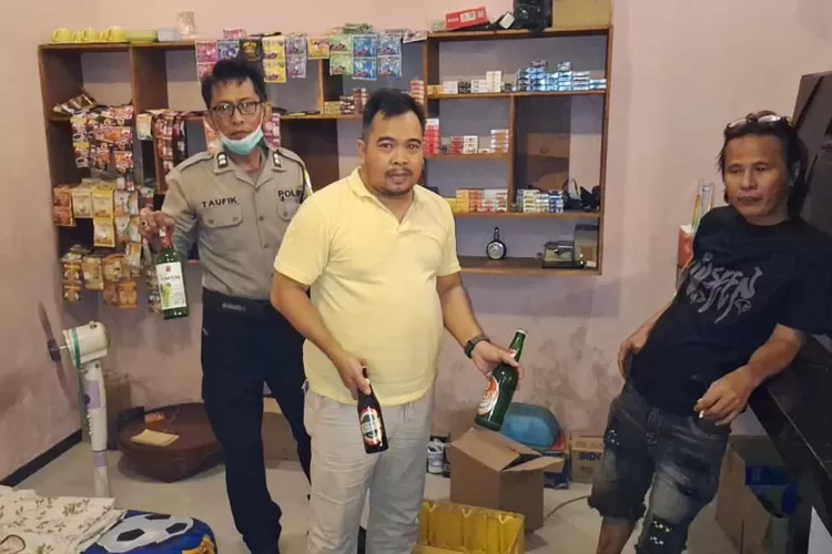 jual-miras-ilegal-dekat-ponpes,-warkop-giras-45-di-wongsorejo-banyuwangi-digerebek-polisi