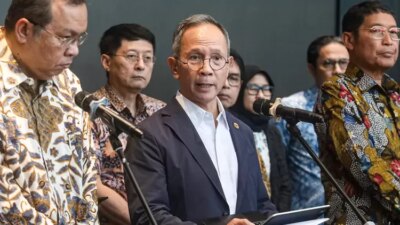 sehari-empat-pejabat-kunci-pasar-modal-mundur,-dirut-bei-hingga-ketua-ojk-lepas-jabatan