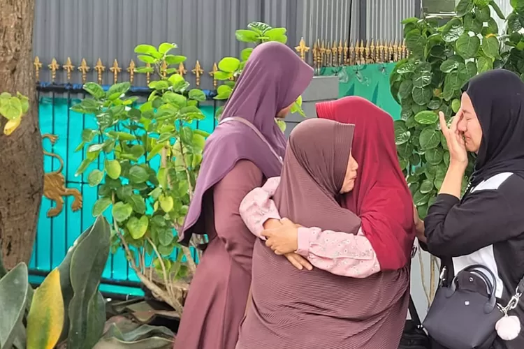 satu-jenazah-korban-kmp-tunu-pratama-jaya-ditemukan-di-selat-bali,-diduga-abk