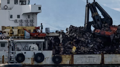 hari-ketujuh-evakuasi-kmp-tunu-pratama-jaya,-buritan-dan-kamar-mesin-berhasil-terangkat