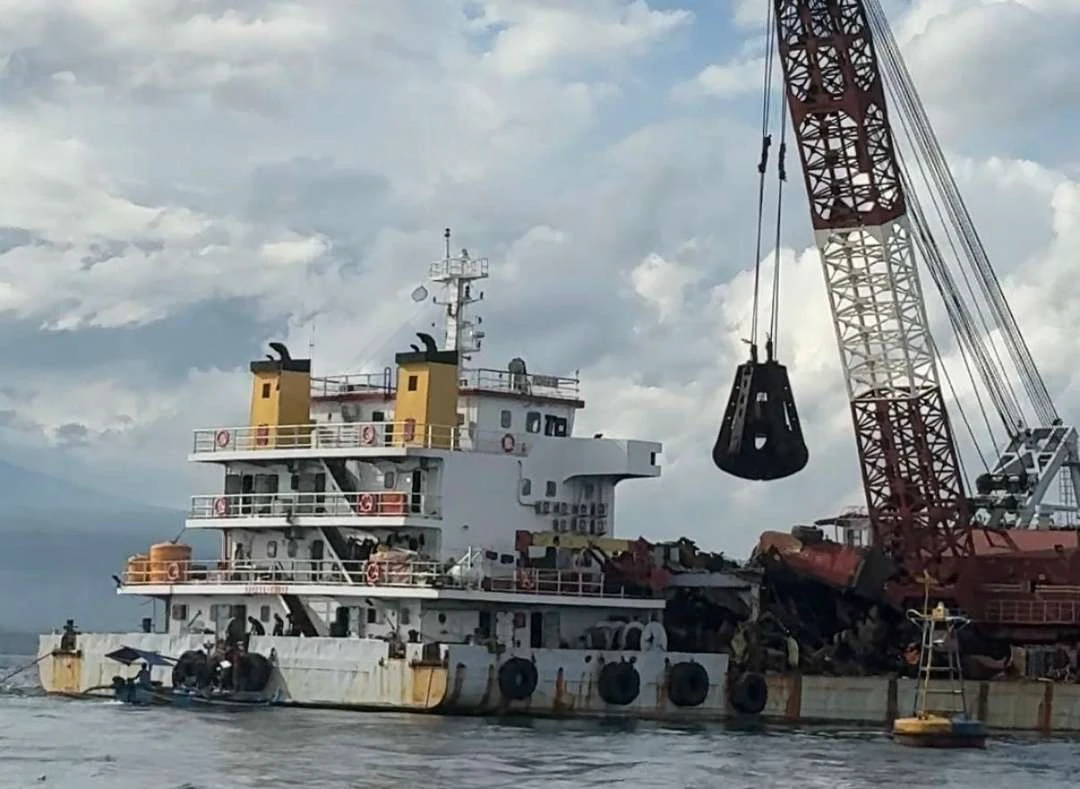 beberapa-bagian-bangkai-kmp-tunu-telah-berhasil-diangkat