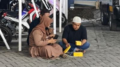 tujuh-bulan-dalam-dekapan-selat-bali,-wawan-kelasi-tunu-pratama-jaya-pulang-dengan-seragam-lengkap