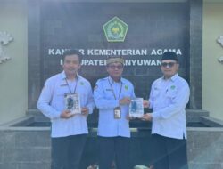 Penyerahan Antologi Pantigraf Siswa MTs dan MA dalam Rangka HAB ke-80 Kementerian Agama.