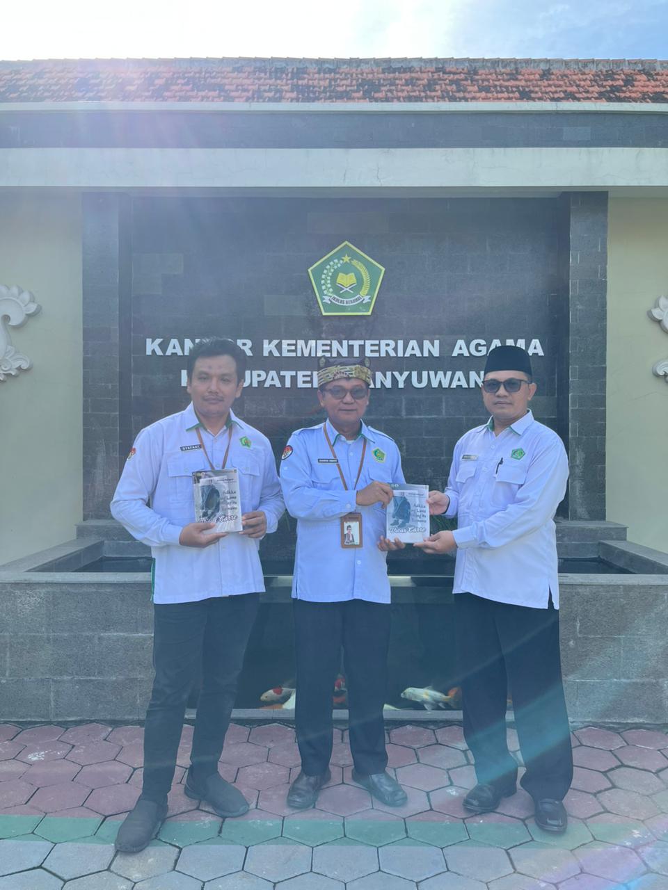 penyerahan-antologi-pantigraf-siswa-mts-dan-ma-dalam-rangka-hab-ke-80-kementerian-agama.