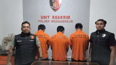 tiga-pria-di-banyuwangi-ditangkap-saat-pesta-sabu-sambil-main-judi-online