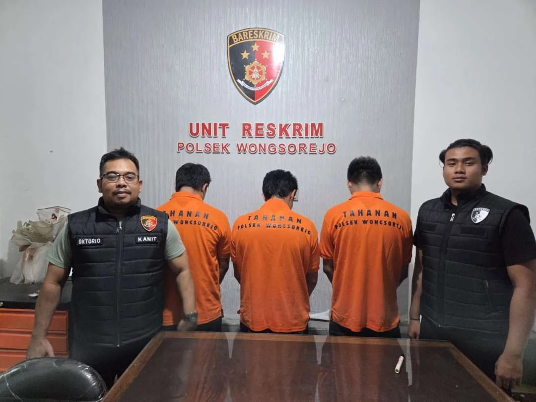 tiga-pria-di-banyuwangi-ditangkap-saat-pesta-sabu-sambil-main-judi-online