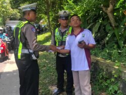 Dump Truck Salip Motor di Jembatan Sasak Tambong Banyuwangi, Tiga Orang Terluka