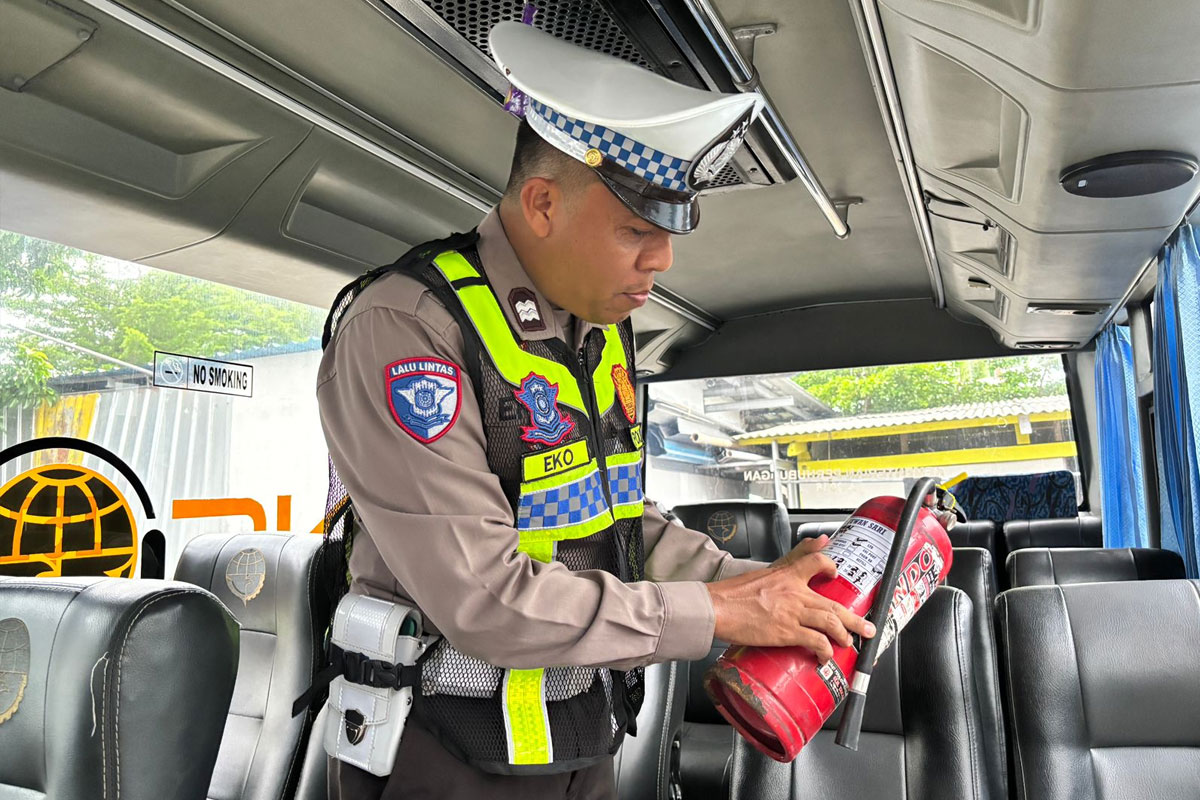 usai-di-uji-kelaikan,-belasan-bus-damri-di-banyuwangi-siap-angkut-penumpang-–-times-banyuwangi