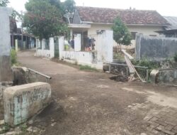 Terancam Ambruk, Warga Pasang Tanda Darurat Di Jembatan Sulingan