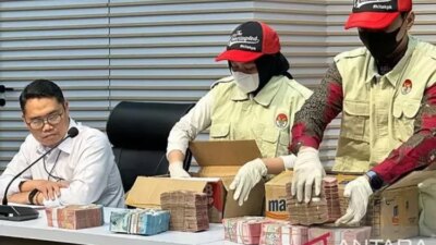 fantastis!-kpk-sita-emas-dan-valas-rp40,5-miliar-dari-kasus-impor-barang-kw