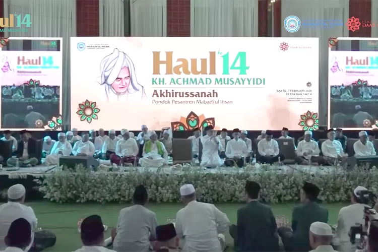ribuan-jemaah-hadiri-haul-ke-14-kh-achmad-musayyidi-di-ponpes-mabadi’ul-ihsan-banyuwangi