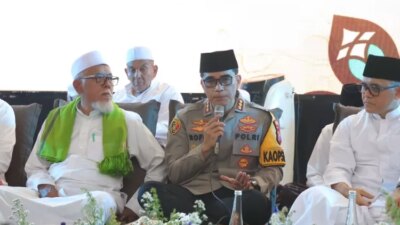 ribuan-jamaah-padati-haul-kh-achmad-musayyidi,-kapolresta-dan-bupati-banyuwangi-turut-hadir