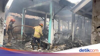 kebakaran-pasar-loak-banyuwangi