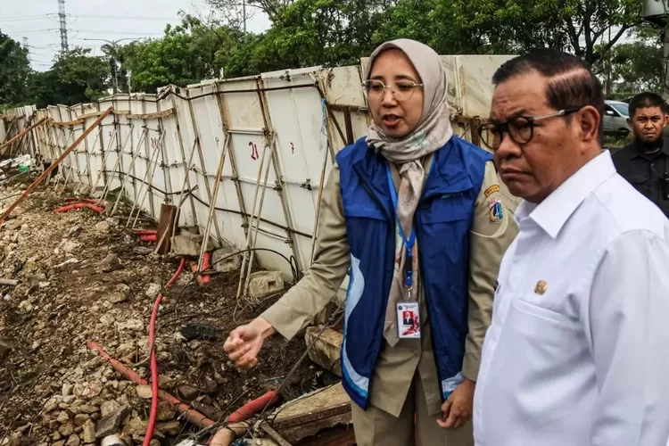 kerja-bakti-di-jakarta,-pramono:-yang-bekerja-itu-otak,-bukan-sekadar-otot