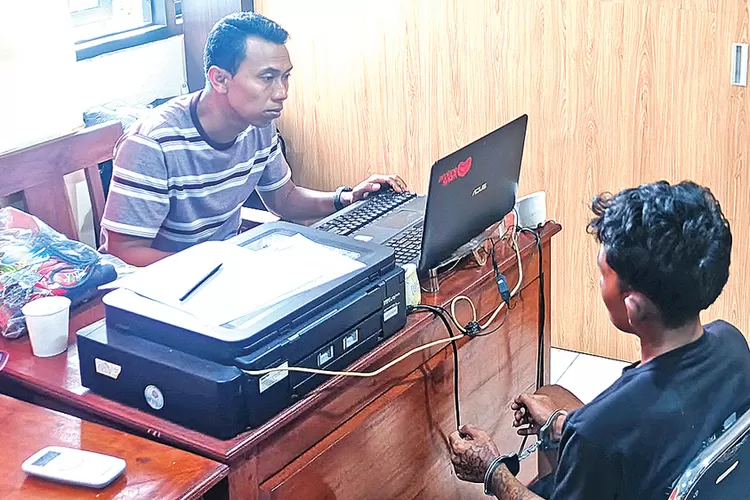 bobol-plafon-toko-di-rogojampi-banyuwangi,-pelaku-curat-gasak-rp50-juta,-rp48-juta-dibakar-dan-dibuang-ke-sungai