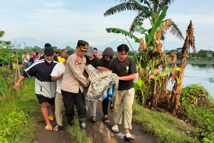 pencari-ikan-nila-tewas-tenggelam-di-bekas-galian-c-badean-banyuwangi,-diduga-tersangkut-ganggang