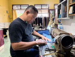 Jelang Puasa, Penjahit Mustakim Banjir Pesanan: Pernah Jadi Langganan Almarhum Bupati Samsul Hadi