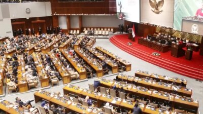 terungkap-di-sidang,-18-anggota-dpr-didalami-kpk-soal-suap-proyek-kereta-api