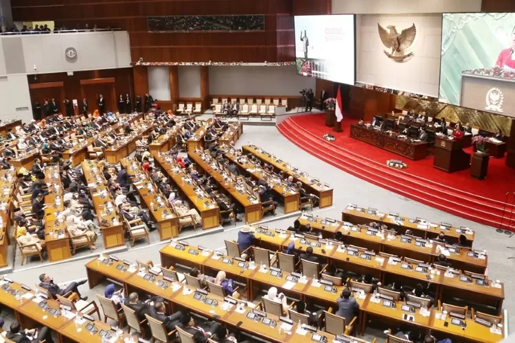 terungkap-di-sidang,-18-anggota-dpr-didalami-kpk-soal-suap-proyek-kereta-api