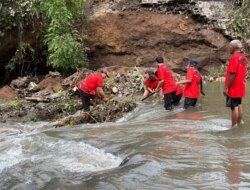 Plengsengan Sungai Badeng Singojuruh Ambrol 15 Meter, Bangunan Warga Terancam
