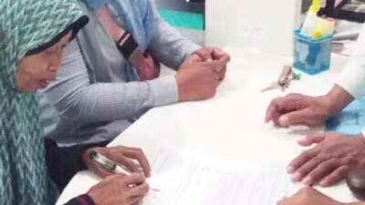 kisah-inspiratif-cjh-banyuwangi,-sumayah-saderi-nabung-30-tahun-dari-jualan-keliling-hingga-akhirnya-berangkat-haji