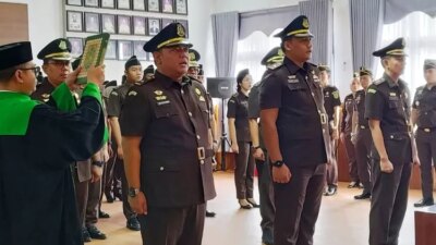 tiga-kasi-kejari-banyuwangi-berganti,-kajari-tegaskan-mutasi-untuk-penguatan-kinerja