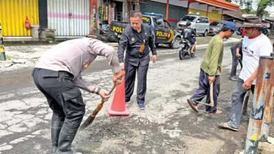 dukung-operasi-keselamatan-semeru-2026,-forpimka-sempu-tambal-40-titik-jalan-berlubang