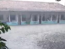 Banjir Kepung Pesantren Bahrul Ulum, Pondok & Dhalem Kyai Terendam — Jeritan Santri Menunggu Kepedulian Pejabat