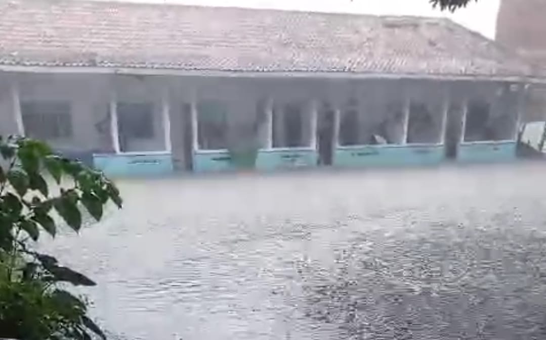 banjir-kepung-pesantren-bahrul-ulum,-pondok-&-dhalem-kyai-terendam-—-jeritan-santri-menunggu-kepedulian-pejabat