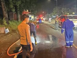 Tumpahan Solar dan Oli di Jalan Raya Jember Kalibaru Banyuwangi, 7 Pengendara Motor Terjatuh