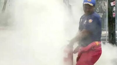 travo-pln-di-jalan-ahmad-yani-banyuwangi-terbakar,-damkarmat-bergerak-cepat-padamkan-api