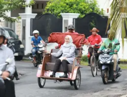Bupati Banyuwangi Ngantor Naik Becak Listrik