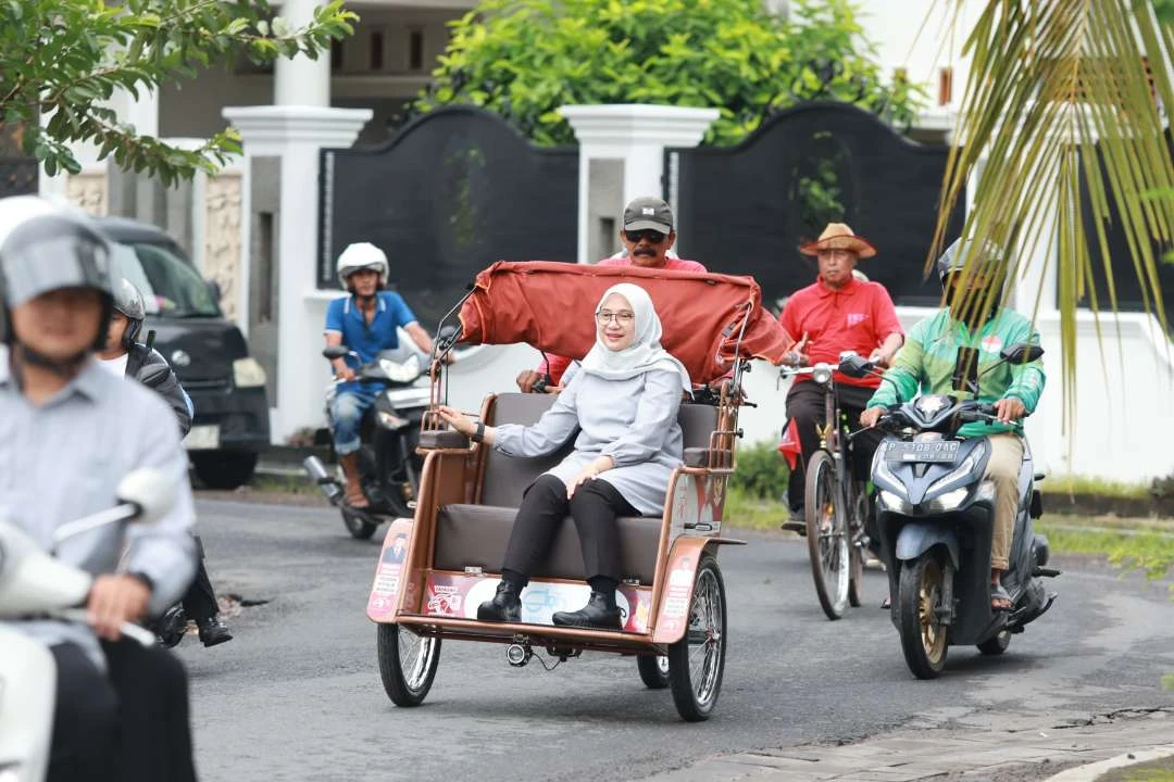 bupati-banyuwangi-ngantor-naik-becak-listrik