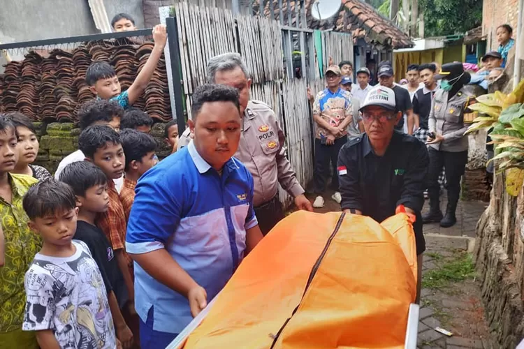 jenazah-pria-74-tahun-ditemukan-mengambang-di-sungai-kalilo-banyuwangi,-polisi-pastikan-murni-tenggelam