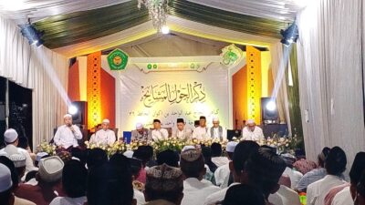 haul-pendiri-ponpes-al-anwari-kertosari-ditandai-99-khataman-&-beli-17-petak-tanah