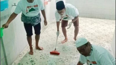 jelang-ramadan,-kpk-bersih-bersih-masjid-baiturrahman-banyuwangi