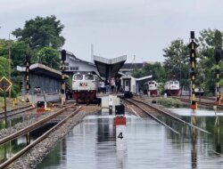 Banjir Rendam Rel di Karangjati–Gubug, Kereta Api Argo Bromo Anggrek Terpaksa Putar Arah