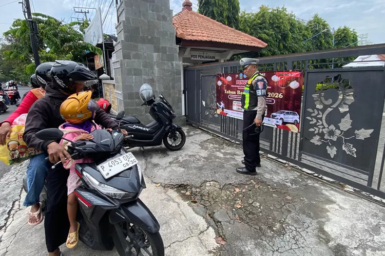 pelayanan-samsat-banyuwangi-tutup-saat-libur-nasional-dan-imlek,-warga-kecele-datang-sejak-pagi