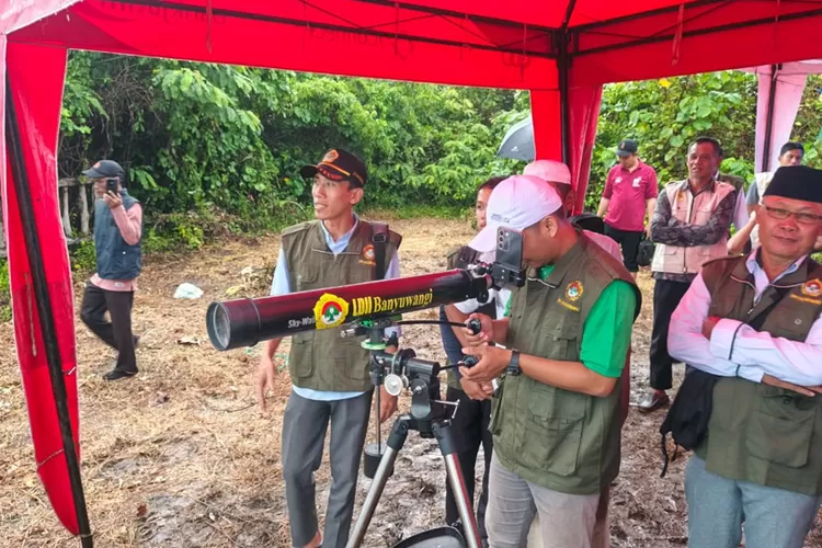 rukyatul-hilal-ramadan-1447-h-di-pantai-pancur-banyuwangi-terhalang-mendung,-hilal-masih-di-bawah-ufuk