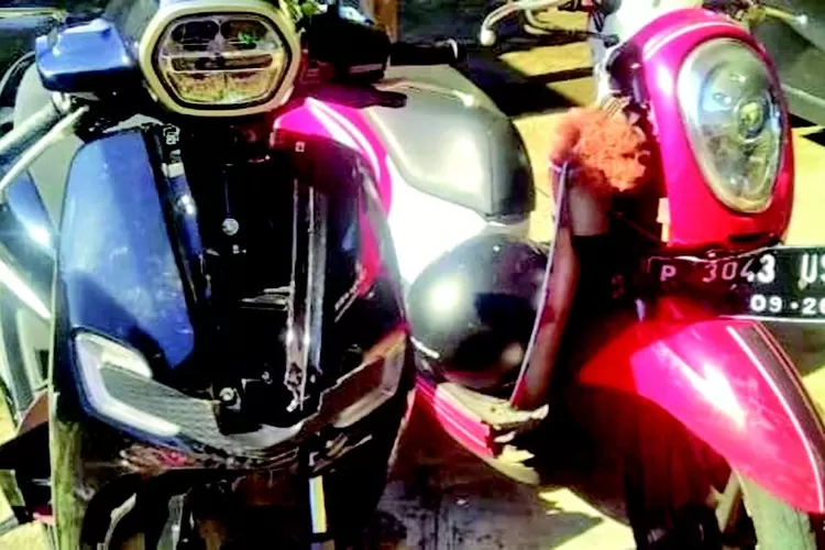 kecelakaan-di-depan-spbu-kebondalem-bangorejo-banyuwangi,-honda-scoopy-dan-stylo-bertabrakan,-dua-pemotor-luka-luka