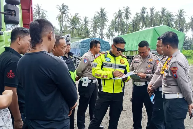 satlantas-polresta-banyuwangi-siapkan-buffer-zone-di-ketapang,-antisipasi-kemacetan-arus-mudik-dan-balik-lebaran