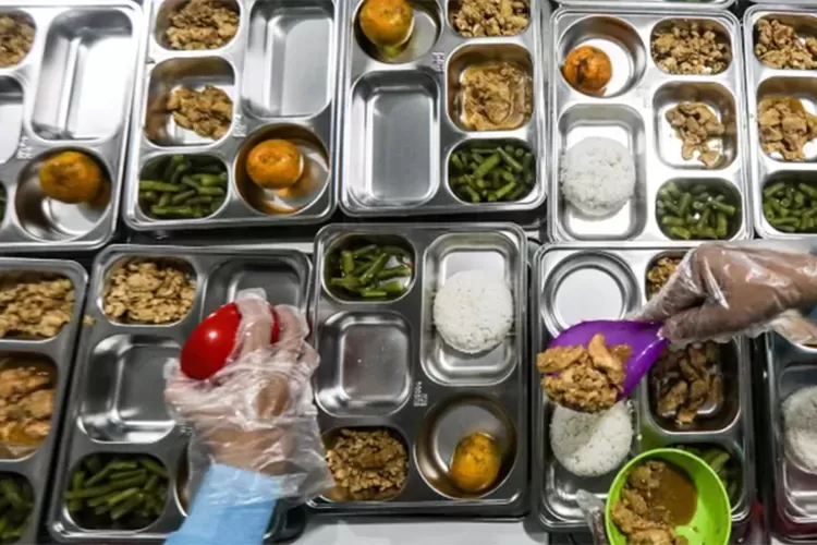 anggaran-makan-bergizi-gratis-2026-tembus-rp-335-triliun,-bgn-klaim-dongkrak-ekonomi-hingga-7-kali-lipat