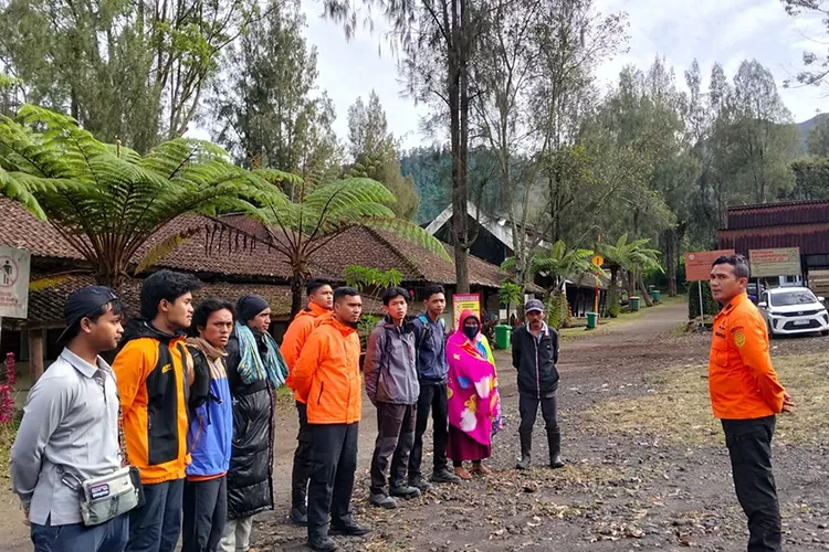 identitas-pendaki-hilang-di-kawah-ijen-terungkap!-operasi-sar-hari-kedua-libatkan-41-personel