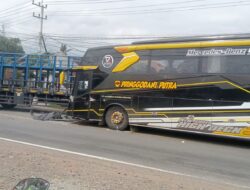 Tabrakan Maut di Awal Ramadhan, Sopir Truk Fuso Tewas di TKP, Sopir Bus Kabur