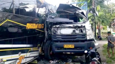 kecelakaan-maut-di-jalan-raya-situbondo-wongsorejo-banyuwangi,-bus-pringgondani-adu-moncong-dengan-truk-fuso,-sopir-tewas