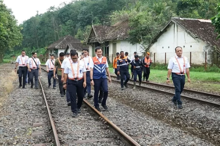 jalur-kereta-api-tertua-di-indonesia-akan-aktif-lagi,-siap-siap-ekonomi-warga-sekitar-melonjak