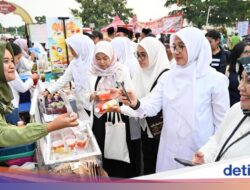 Serunya Ngerandu Buko Bareng Bupati Banyuwangi di Pantai Marina Boom